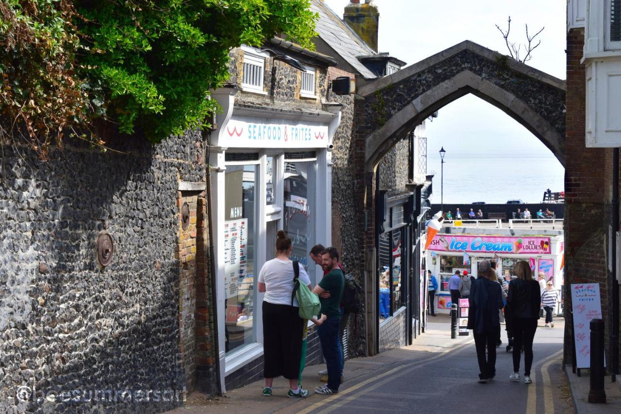 The Tea House - A Stones Throw From Holiday home *